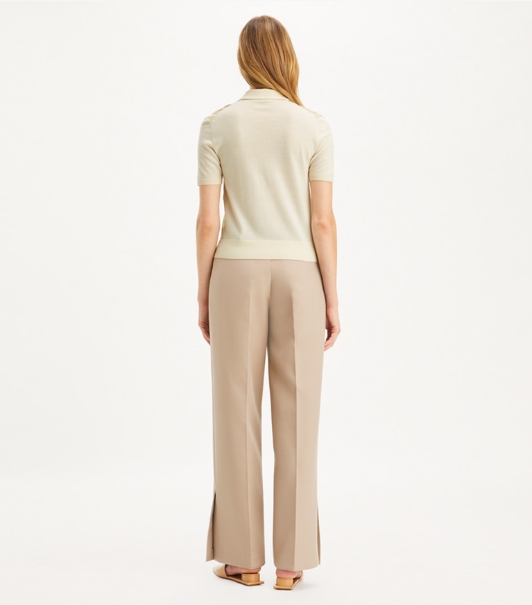 Tory Burch diseñador suéteres Polo con parte delantera de seda en French Cream / Gold T Mono Mini en el modelo (espalda)