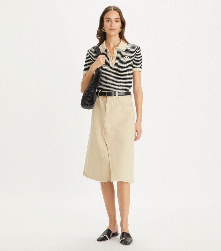 Tory Burch diseñador tops Polo de algodón a rayas con pespuntes en Medium Navy / French Cream adicional en el modelo