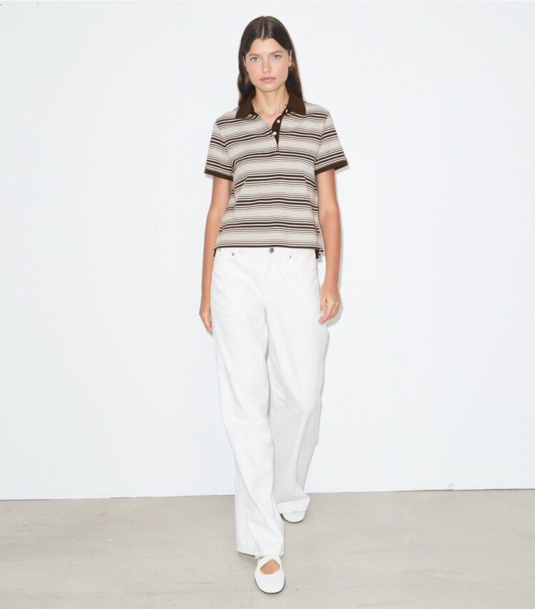 Tory Burch diseñador tops Polo de algodón Little Grumps en Chocolate Stripe frente en modelo