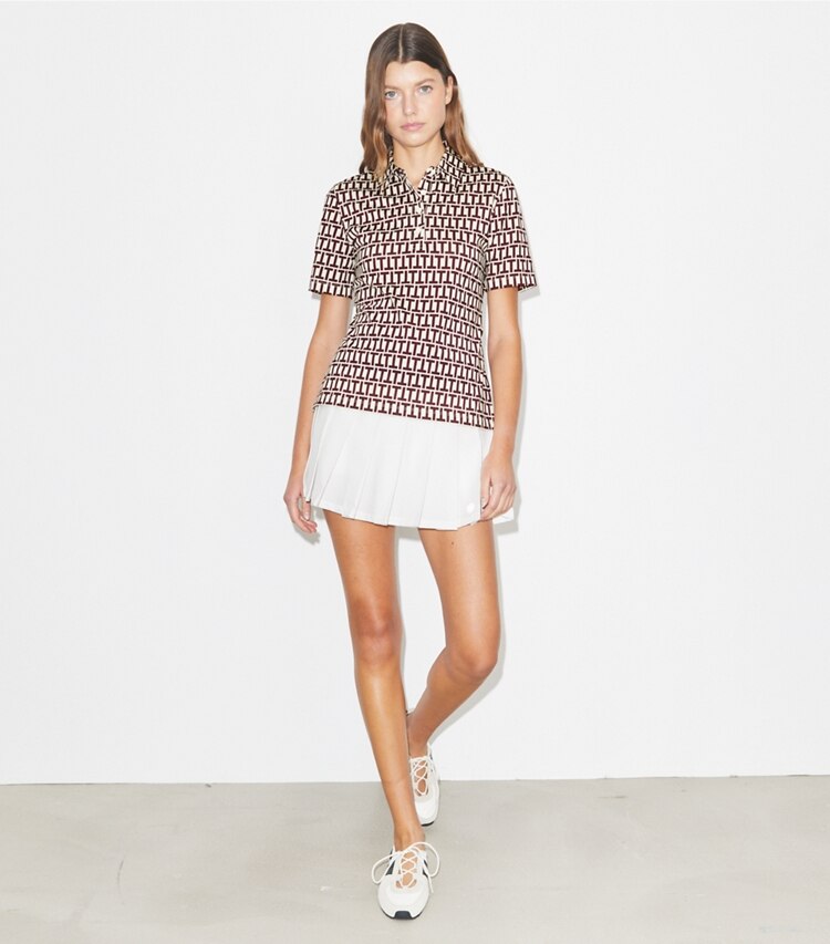 Tory Burch diseñador tops Polo de algodón mercerizado en New Ivory T Stripe frente en modelo