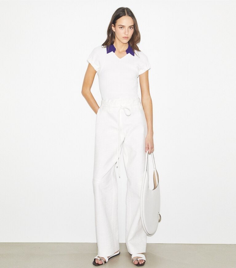 Tory Burch diseñador suéteres Polo de algodón y seda en White / Ballpoint Blue frente en modelo