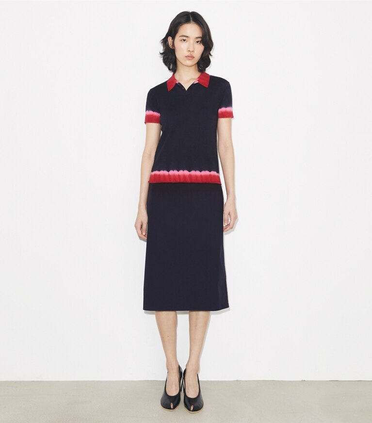 Tory Burch diseñador suéteres Polo de lana teñido por inmersión en Medium Navy / Red frente en modelo