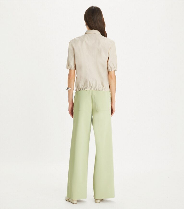 Tory Burch diseñador tops Polo de popelina con cremallera en Pale Sandstone parte posterior en modelo