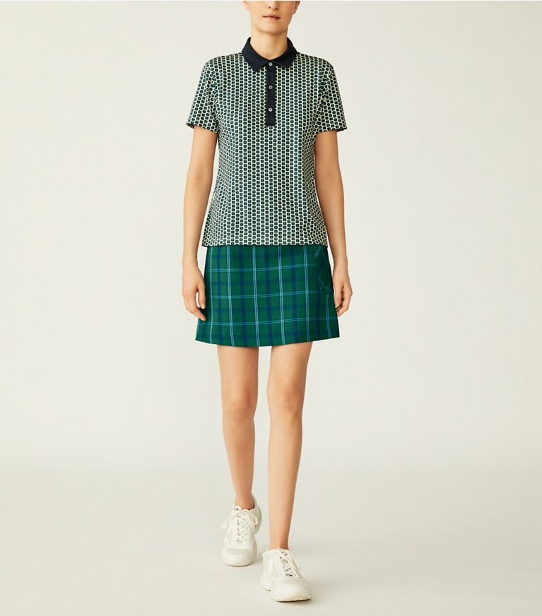 Tory Sport designer hauts Polo en piqué technique imprimé dans Conifer Poppy Seed sur modèle, de face