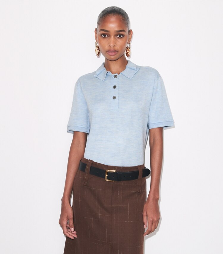Tory Burch designer maglioni Polo oversize in seta in Light Blue on model detail