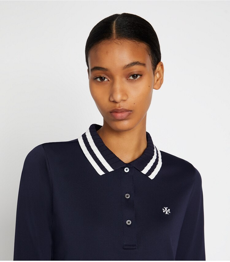Tory Sport designer hauts Polo performance en piqué à manches longues dans Tory Navy / Snow White détail sur modèle