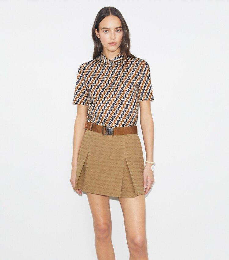 Tory Burch designer hauts Polo performance imprimé in Tory Navy Linked Geo 3 Color on model detail