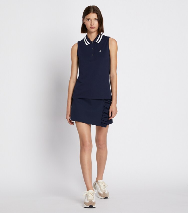 Tory Sport designer tops Polo Performance senza maniche con collo plissettato in piqué in Tory Navy/Snow White parte anteriore su modella