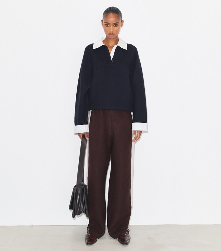 Tory Burch designer hauts Polo rugby en laine dans Navy / Ivory sur modèle, de face