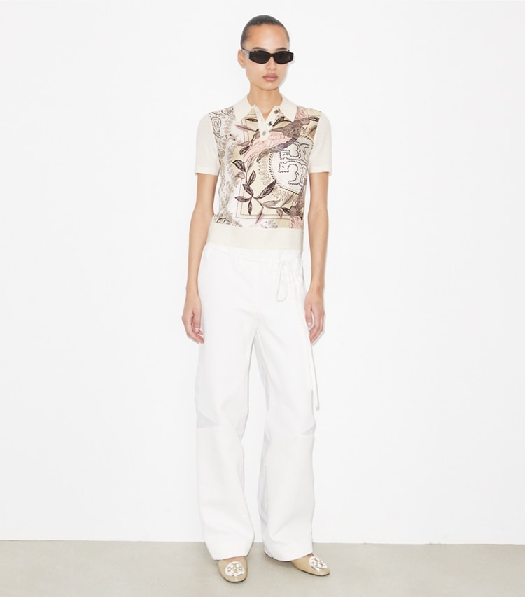 Tory Burch designer strickware Poloshirt mit Vorderseite aus Seide in New Ivory / Pink Cockatoo modell von vorn