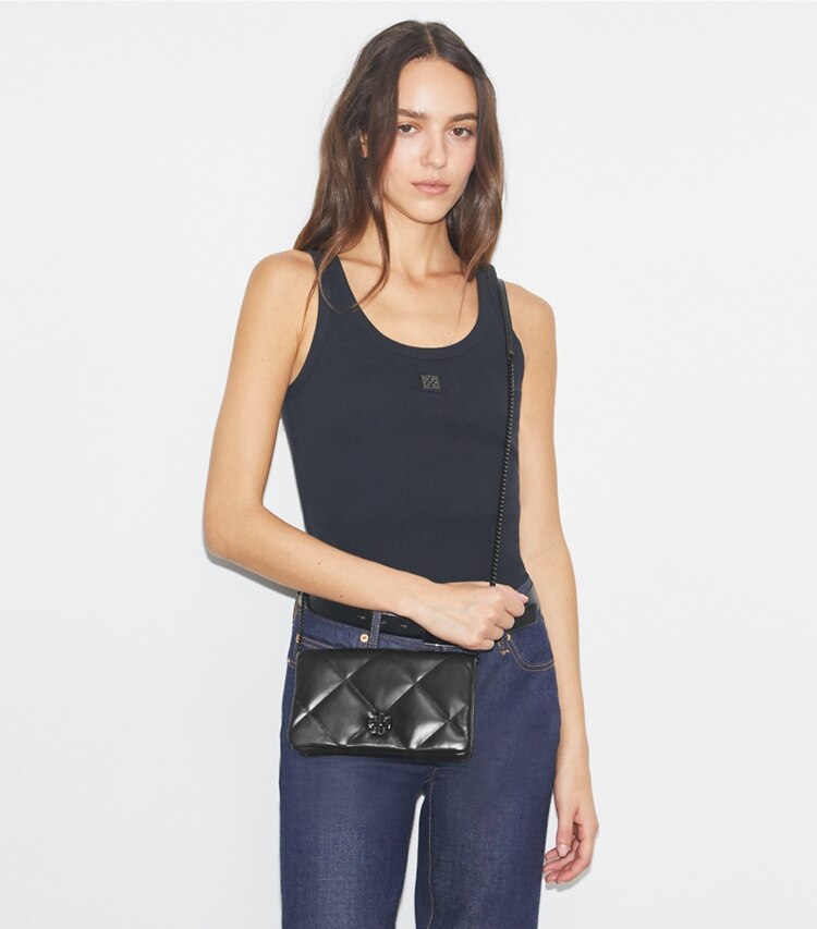 Tory Burch designer mini bags Portafoglio con catena Kira con trapuntatura a diamante in Black additional on model