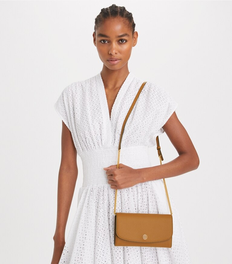 Tory Burch designer mini bags Portafoglio con catena Robinson in pelle martellata in Tiger's Eye angle