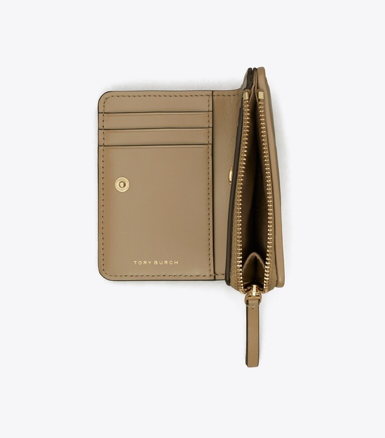 Tory Burch designer portafogli Portafoglio doppio Kira chevron con trapuntatura a trapezio in Taupe Oak angle
