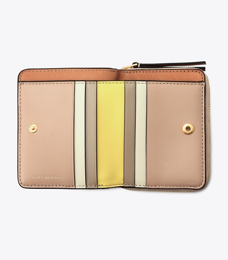 Tory Burch designer portafogli Portafoglio doppio Robinson in pelle martellata in Goan Sand superiore