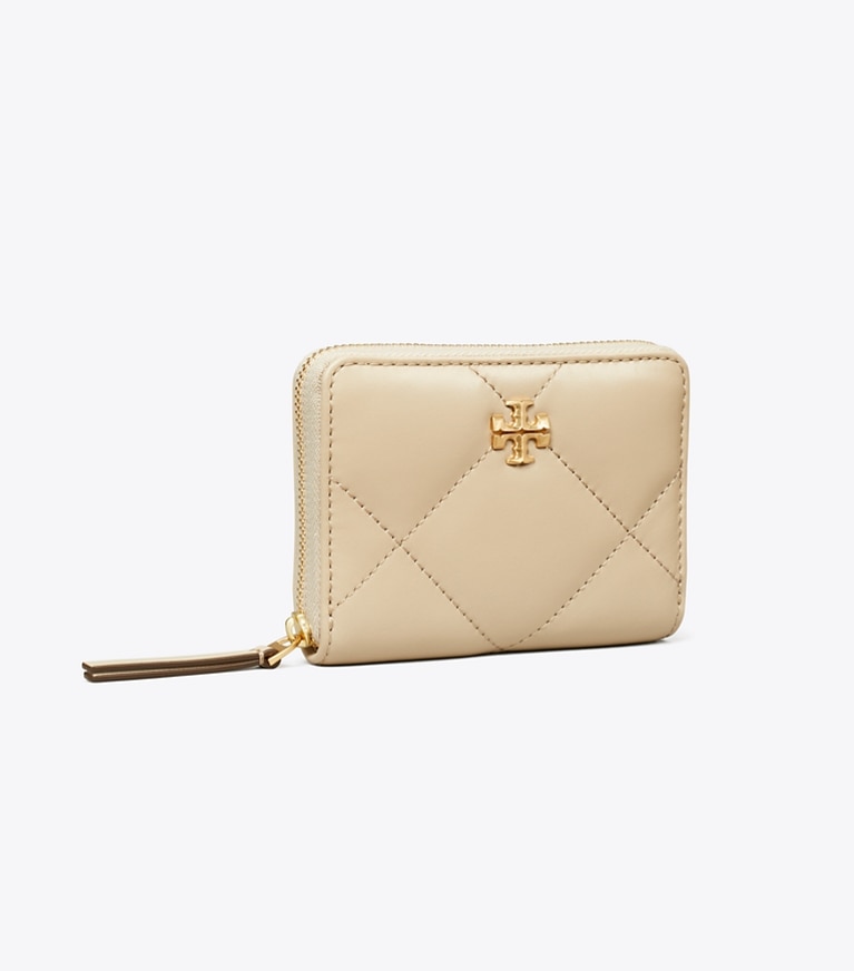 Tory Burch designer portafogli Portafoglio piccolo Kira con trapuntatura a diamante e chiusura completa con zip in Light Stone angle