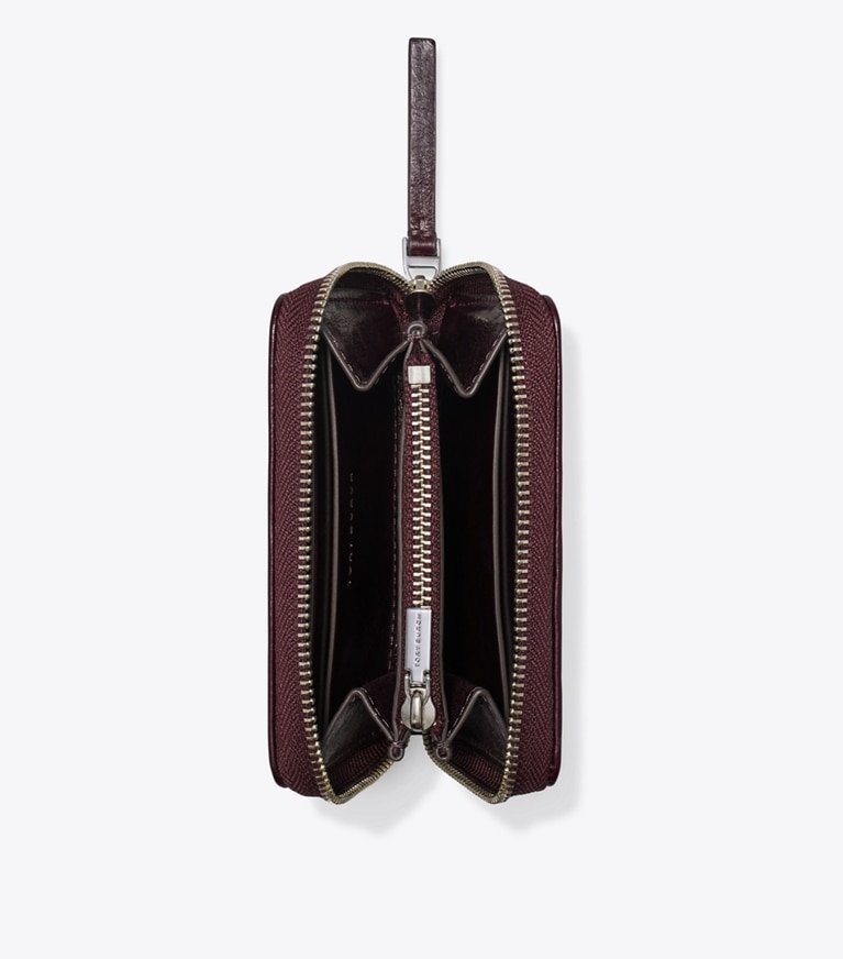 Tory Burch designer portafogli Portafoglio piccolo Kira con trapuntatura a diamante e chiusura completa con zip in Dark Carmine angle