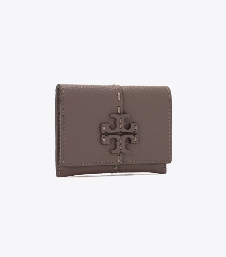 Tory Burch designer portes-cartes Porte-cartes à rabat McGraw dans Silver Maple angle