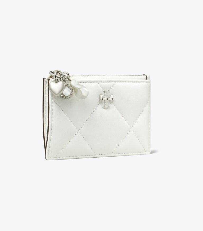 Tory Burch designer portes-cartes Porte-cartes zippé Kira matelassé diamant avec breloque aspect vieilli dans Blanc angle
