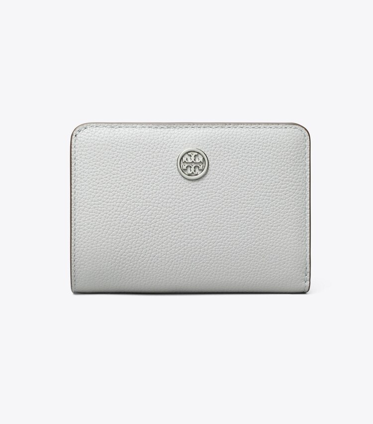 Tory Burch designer portefeuilles Portefeuille à deux volets Robinson en cuir grainé dans Light Granite de face