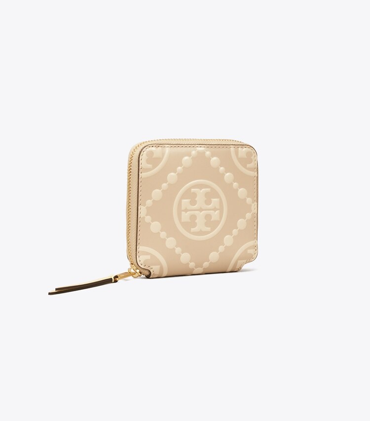 Tory Burch designer portefeuilles Portefeuille à deux volets T Monogram embossé contrastant dans LONGAN / NEW CREAM angle
