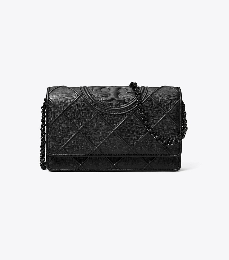 Tory Burch designer mini sacs Portefeuille chaîne Fleming en cuir grainé poli in Black angle