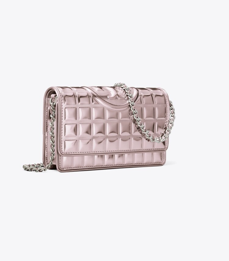 Tory Burch designer mini sacs Portefeuille chaîne Fleming en cuir métallisé matelassé in Sparkle Pink angle