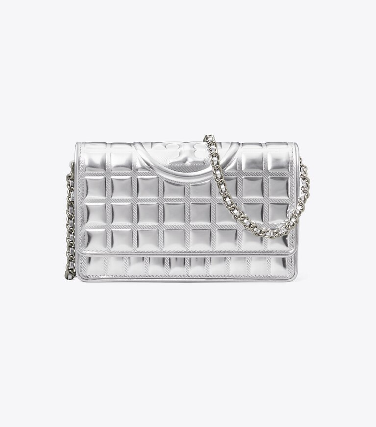 Tory Burch designer sacs à bandoulière Portefeuille chaîne Fleming en cuir métallisé matelassé in Silver front