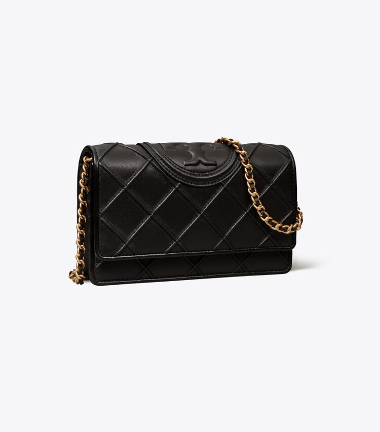 Tory Burch designer mini sacs Portefeuille chaîne Fleming en cuir souple in Black angle