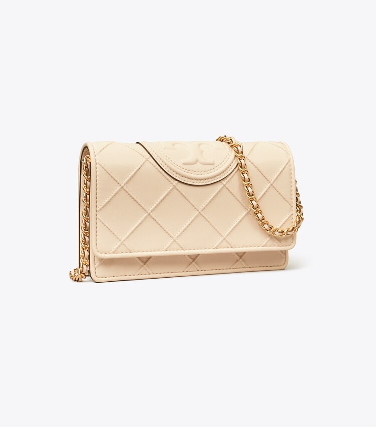 Tory Burch designer mini sacs Portefeuille chaîne Fleming en cuir souple in New Cream angle