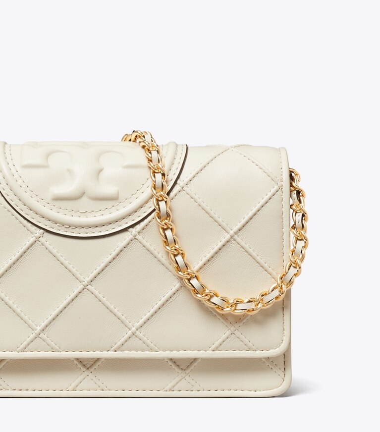 Tory Burch designer mini sacs Portefeuille chaîne Fleming en cuir souple in Light Cream informations