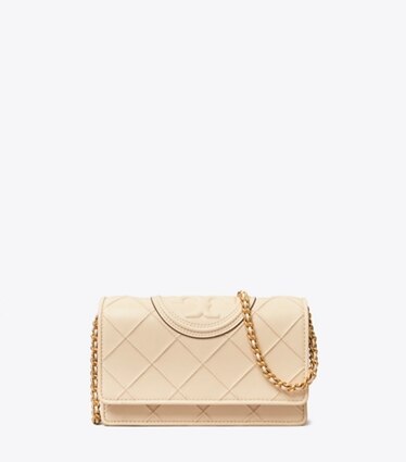 Tory Burch designer sacs à bandoulière Portefeuille chaîne Fleming en cuir souple in New Cream front