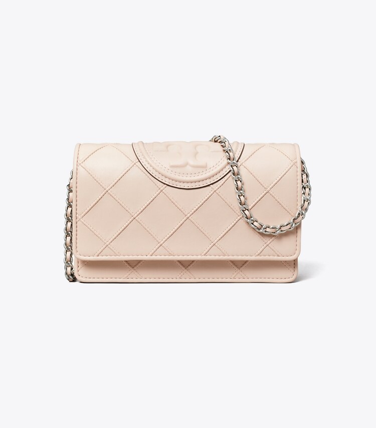 Tory Burch designer mini sacs Portefeuille chaîne Fleming en cuir souple in Soft Pink front