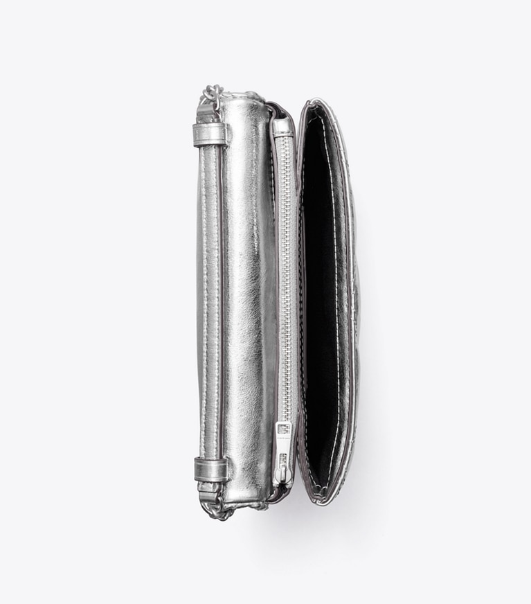 Tory Burch designer mini sacs Portefeuille chaîne Kira en cuir métallisé à matelassage losange in Silver angle