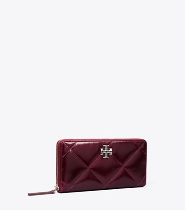Tory Burch designer portefeuilles Portefeuille continental à glissière Kira matelassé losange effet vieilli dans Dark Carmine angle