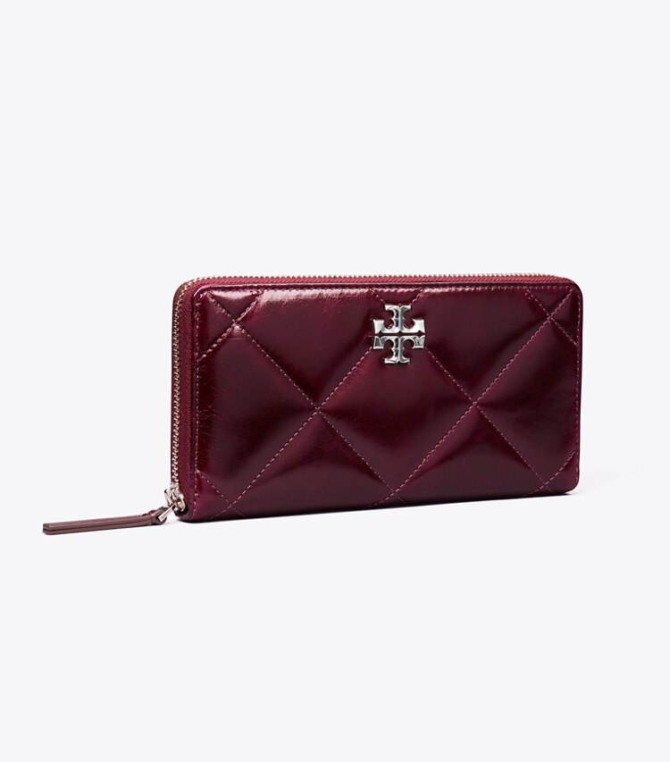 Tory Burch designer portefeuilles Portefeuille continental à glissière Kira matelassé losange effet vieilli dans Dark Carmine angle