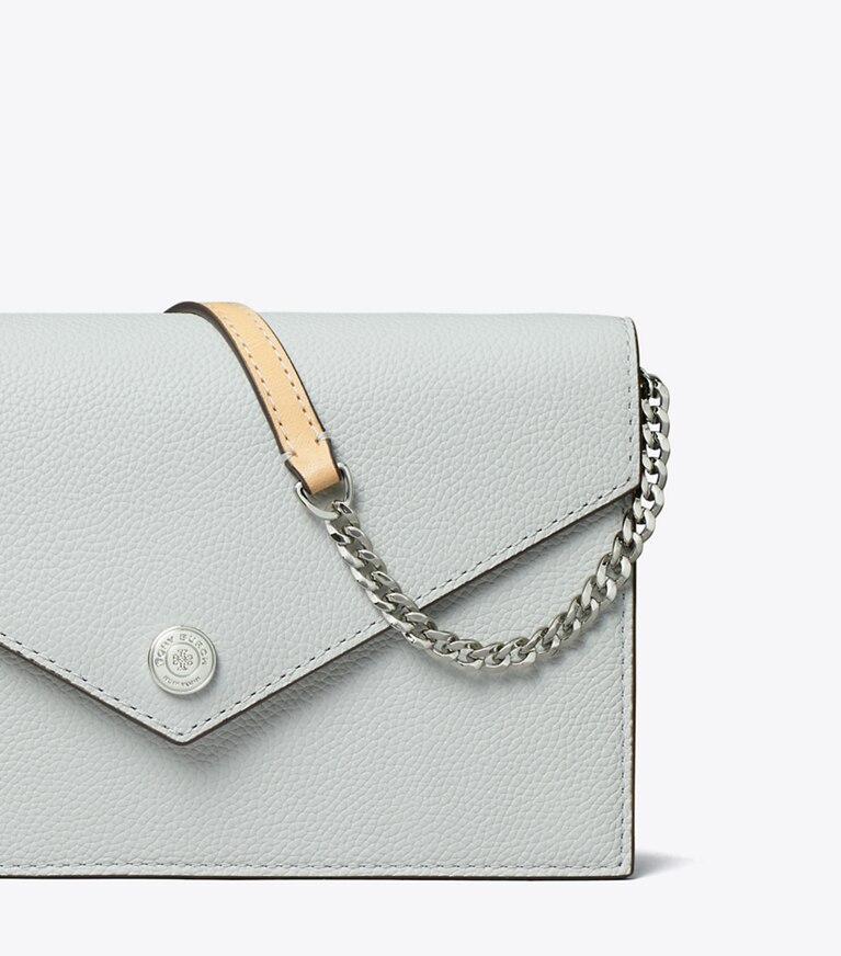 Tory Burch designer sacs à bandoulière Portefeuille enveloppe à chaîne grainé dans Light Titanium détails