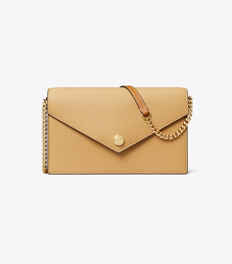 Tory Burch designer sacs à bandoulière Portefeuille enveloppe à chaîne grainé dans Biscotti de face