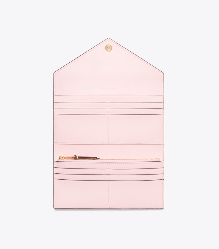 Tory Burch designer portefeuilles Portefeuille enveloppe T Monogram en cuir embossé contrastant in Powder Pink / New Cream dessus