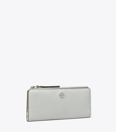 Tory Burch designer portefeuilles Portefeuille mince zippé Robinson grainé dans Light Granite angle