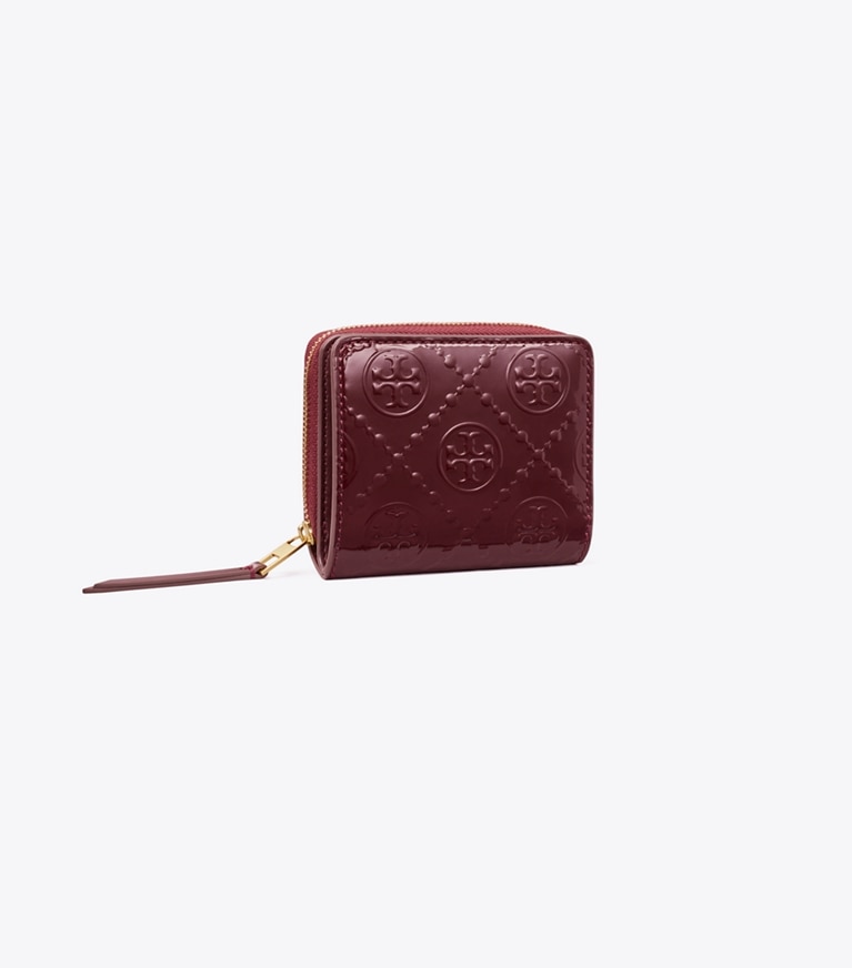 Tory Burch designer portefeuilles Portefeuille pliant T Monogram verni et gaufré dans Deep Maroon angle