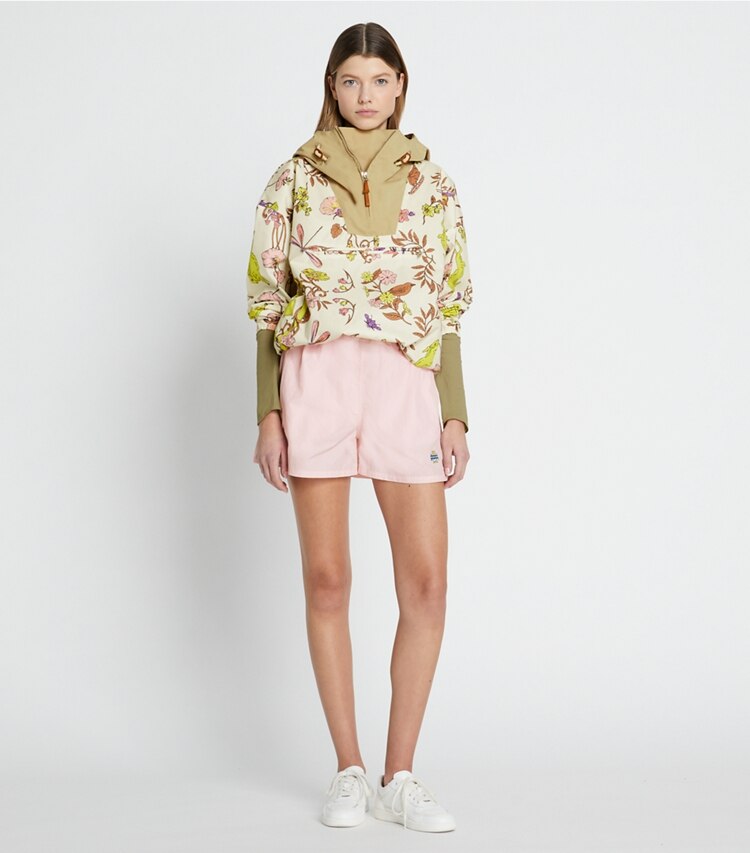 Tory Sport designer ジャケット プリント ハーフジップ アノラック in New Ivory Meadow モデル前面