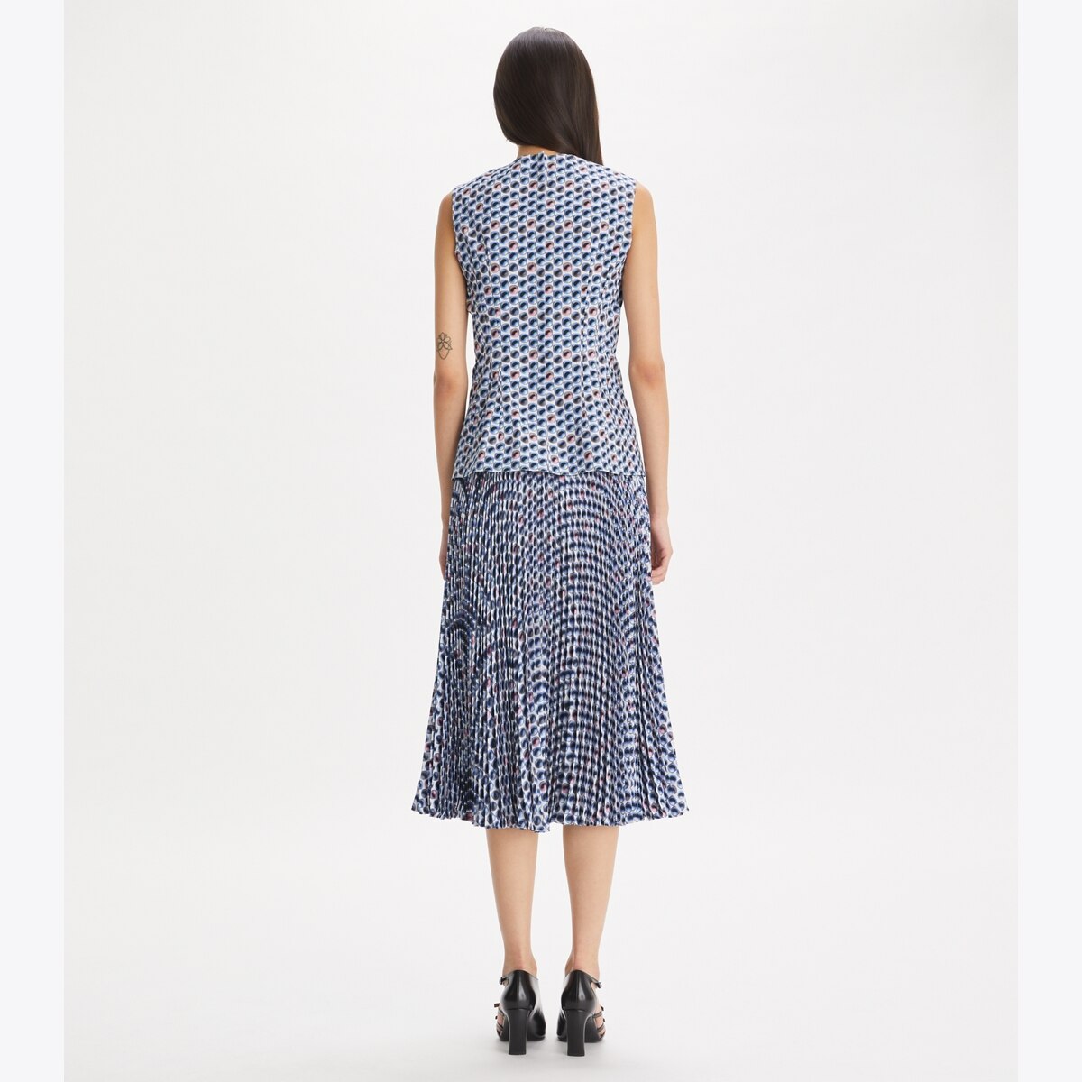 TORY BURCH クラフィックフリントクルネックTシャツ 167433 100 クリスタル-ロゴtシャツ-front.