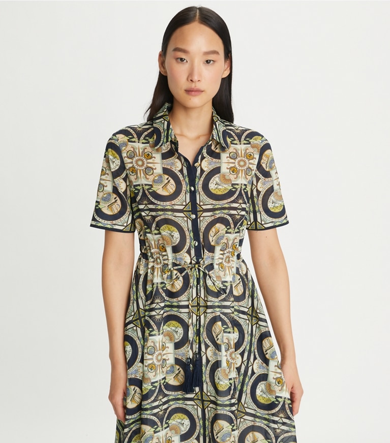 https://s7.toryburch.com/is/image/ToryBurch/style/printed-cotton-shirtdress-on-model-detail.TB_151799_402_20231009_OMDET.pdp-767x872.jpg