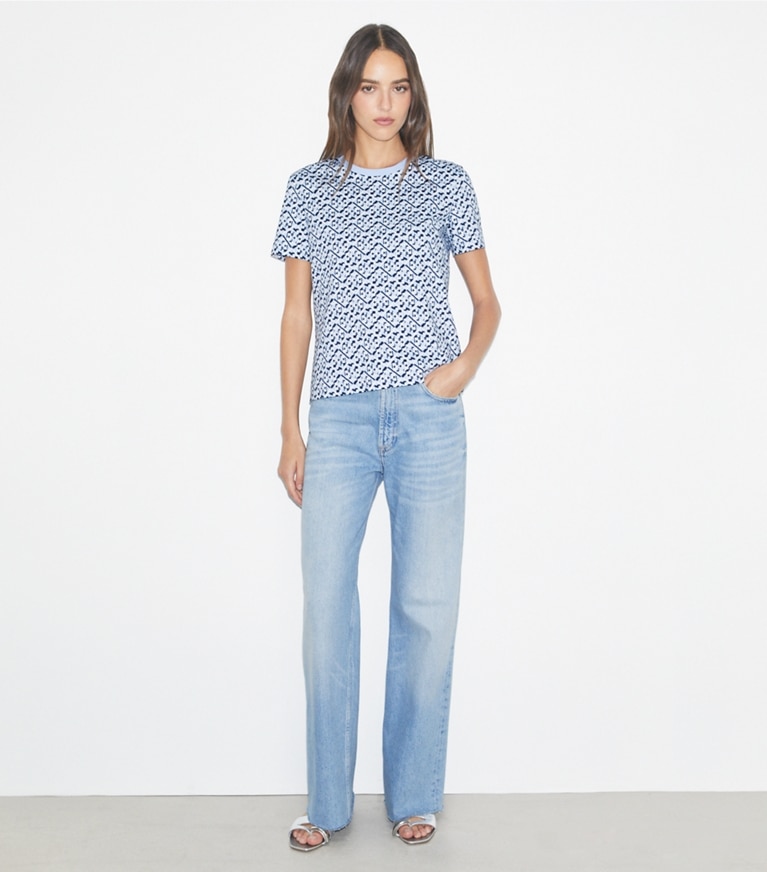 Tory Burch designer トップス プリントコットン Tシャツ in Light Blue Prismatic T Monogram front