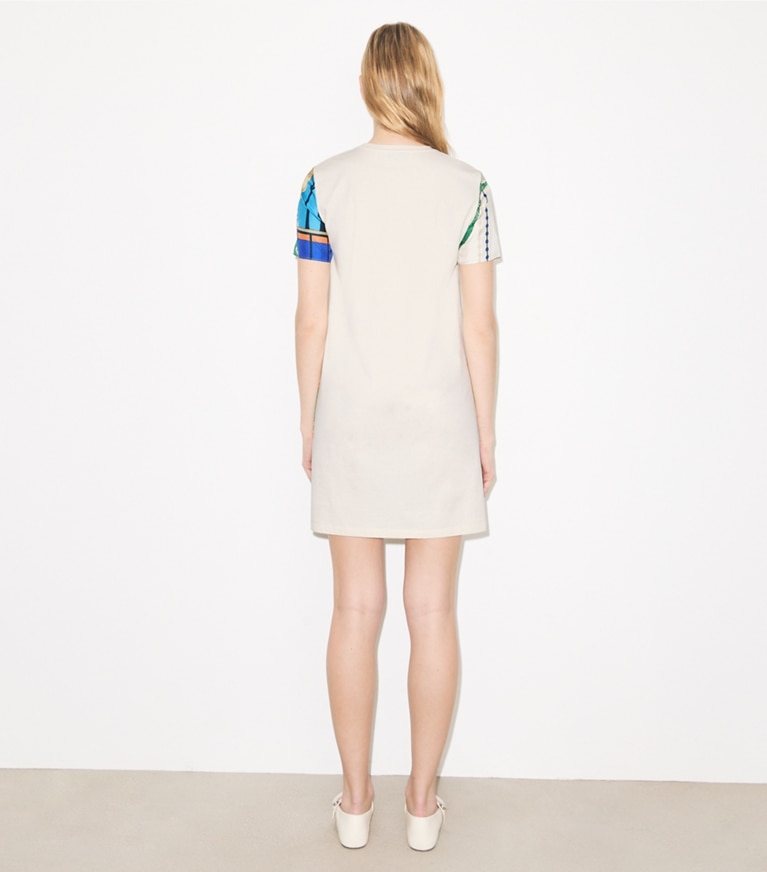 Tory Burch designer ワンピース プリント シルクフロント Tシャツドレス in The Pool Blue on model back