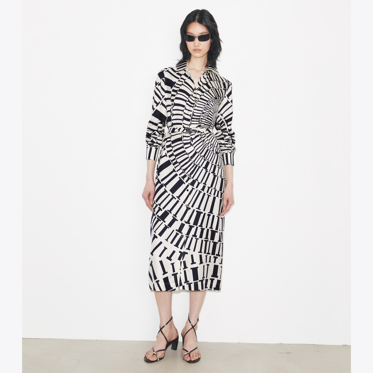 tory burch silk shirt dress Tory Burch Women's Printed Silk Shirtdress in Medium Navy Circle T, size 6