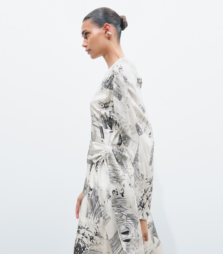 Tory Burch designer dresses Printed Silk Tie-Waist Dress in Ivory Forest on model detail