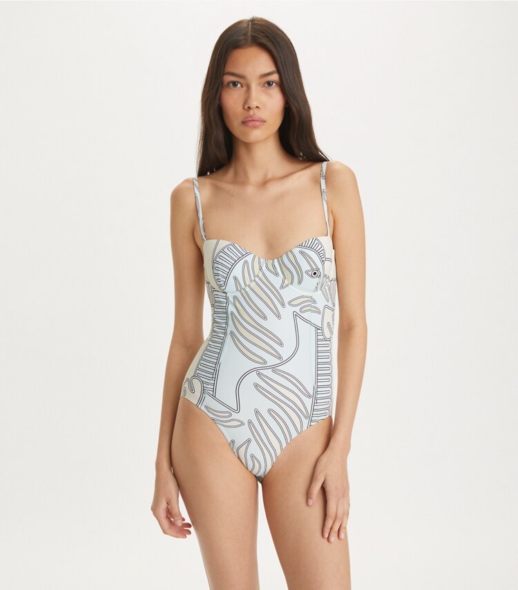 Tory Burch designer ワンピース プリント アンダーワイヤー ワンピース スイムスーツ in Blue Zebra Scarf on model detail