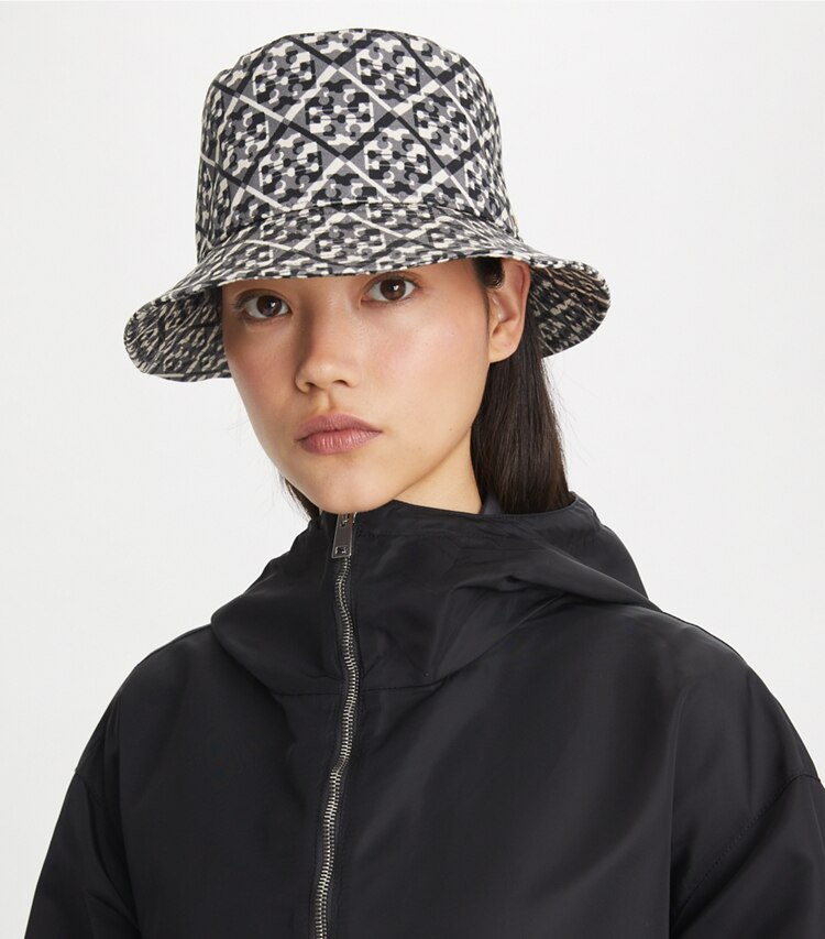 Tory Burch designer ハット プリズム Tモノグラム ハット in Prismatic T Monogram Black accessory on model