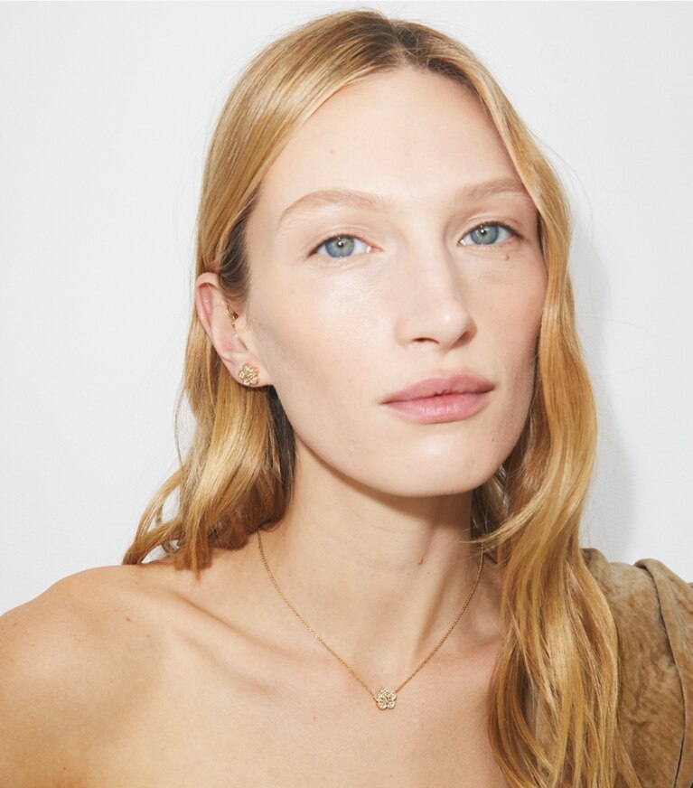 Tory Burch designer boucles d'oreilles Puces d’oreilles pavées Forget Me Not in Tory Gold / Crystal front